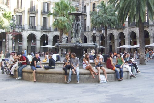 Scenic Spanish picture of people using effective communication. Spanish Accents and scenery
